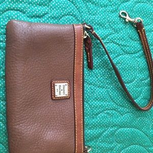 Dooney and Bourke pouchette